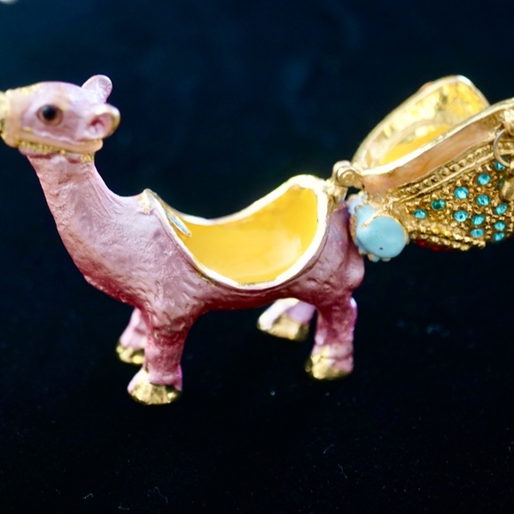 Cute Pink Camel Ring Protector - Picture 5 of 8